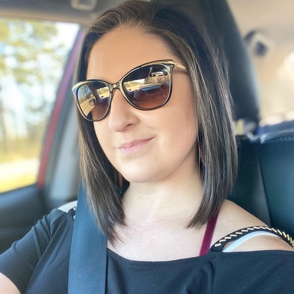 Meet your Posher, Amanda - Picture 2 of 11